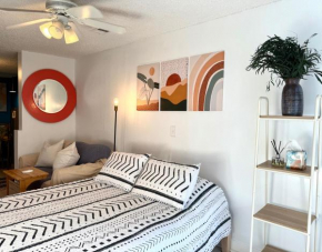 Oesta Palma's Guest House with BBQ & Beach Gear Near Downtown WBP
